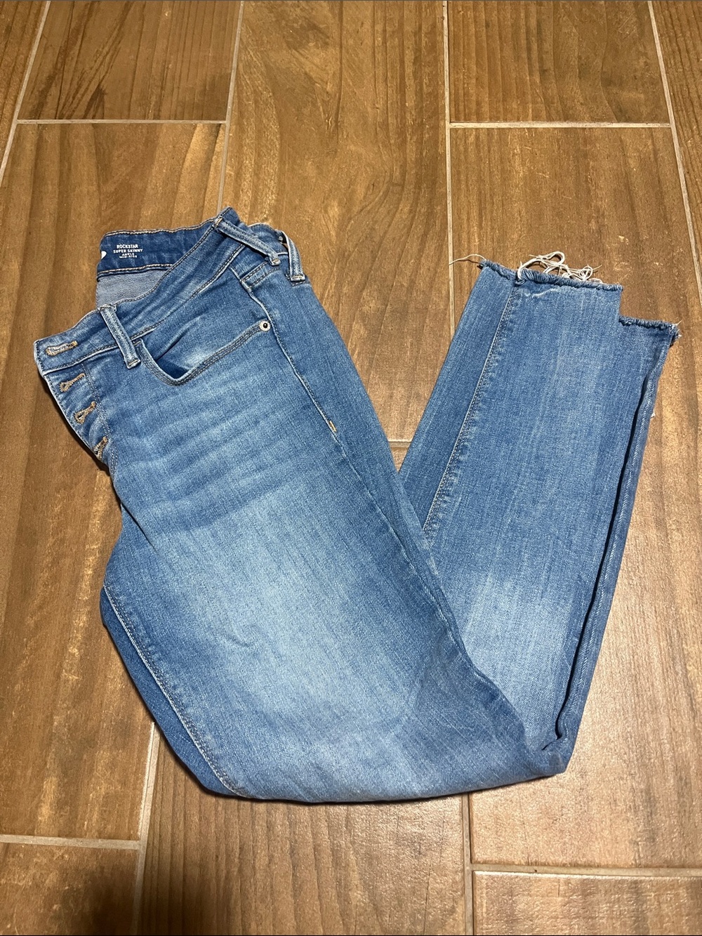 Women's Light Blue Mid-Rise Skinny Jeans